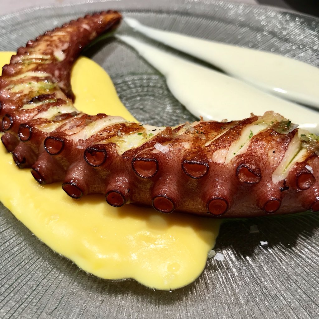 zampatelmundo's tweet photo. En @OrgazMadrid no hubo ni un #plato que nos defraudara a mis amigas y a mi, recomendación de #abril total en #Madrid https://t.co/NI3KR5Zrbm 😋😋🐙 #GatroBlog #Pulpo https://t.co/P3mp99QKgA