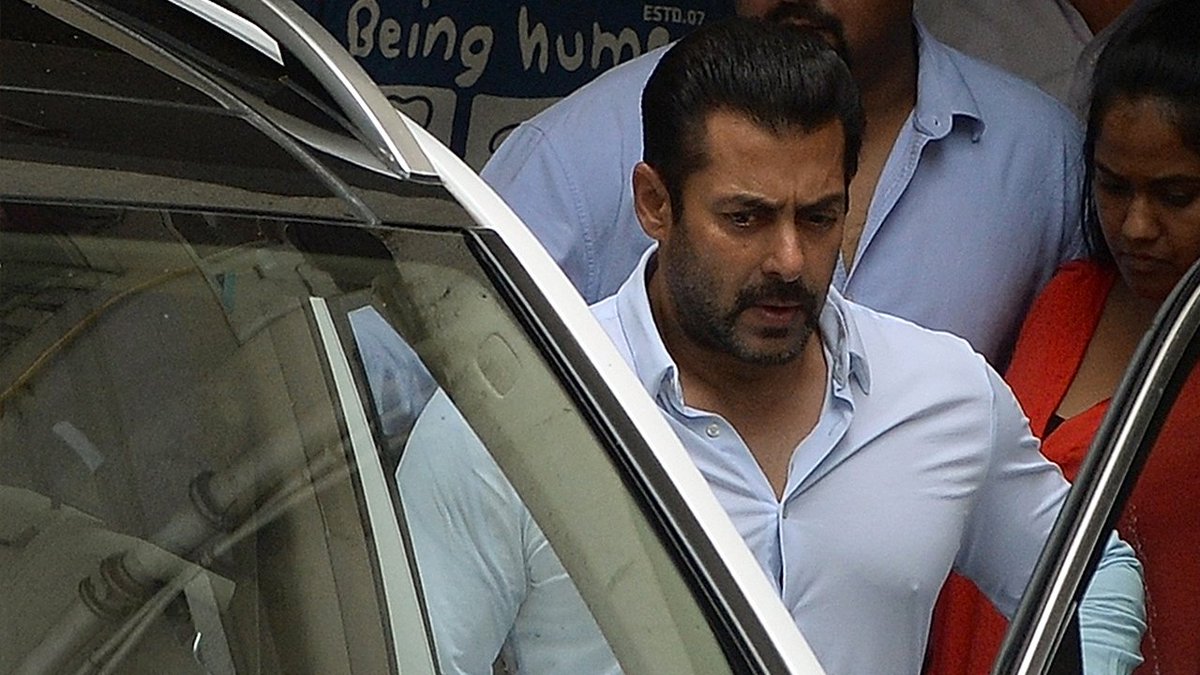 firstpost's tweet photo. #BlackBuckPoachingCase: #SalmanKhan's medical examination to be conducted inside Jodhpur Central Jail. Follow LIVE updates here: https://t.co/to3sSUVwga https://t.co/dcJMijXhBx