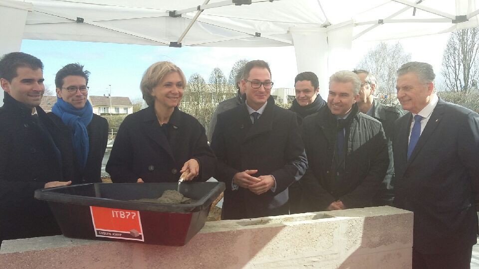 avecValerie's tweet photo. .@vpecresse est à #Maurepas (78) aux côtés du maire @GGarestier pour la pose de la première pierre du Domaine d’Iberville : un projet cofinancé par la Région @iledefrance à hauteur de 734 491€ pour la réalisation de 84 logements dont 50 en PLUS et 34 en PLAI #LogementIDF https://t.co/raM3xvJpg3
