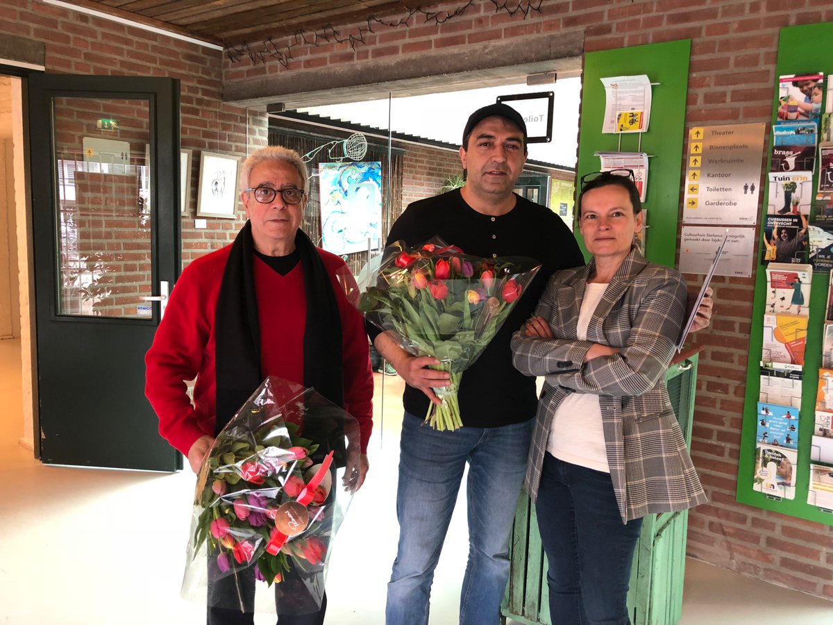 💐 Gisteren heeft Louay zijn Stagestraat-certificaat ontvangen na een mooi half jaar bij Resto van Harte waar hij veel heeft geleerd en veel nieuwe mensen heeft leren kennen. Louay is onlangs van start gegaan met een opleiding tot elektricien, we wensen Louay heel veel succes!