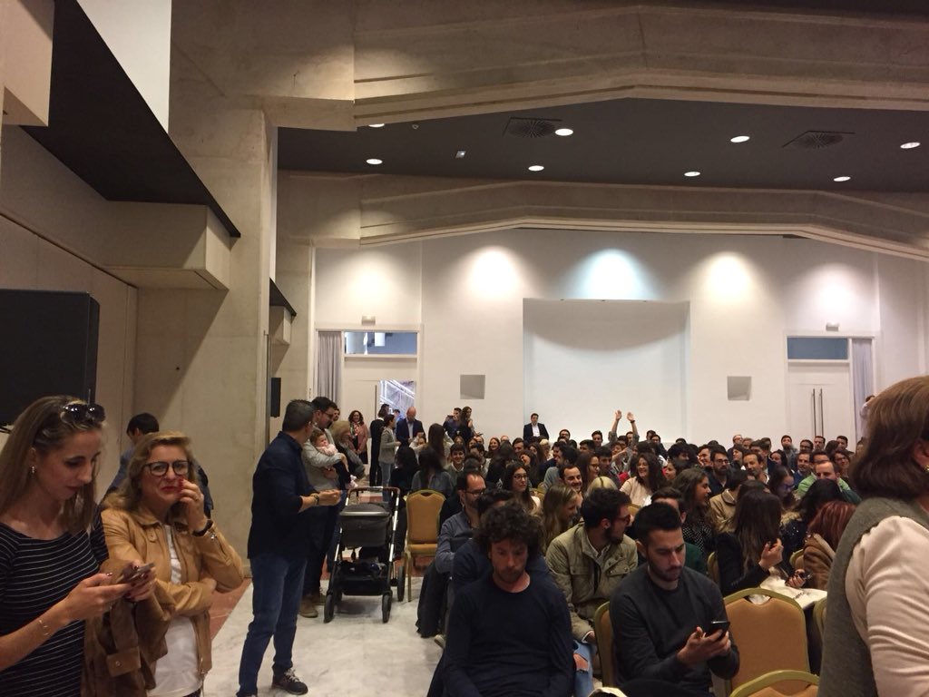 Electrocosto's tweet photo. Volaron Queraltines en la sala!!@GrupoQueralto 

#EcommerceTourSV #QueraltoMola https://t.co/SsAVKYYOdS