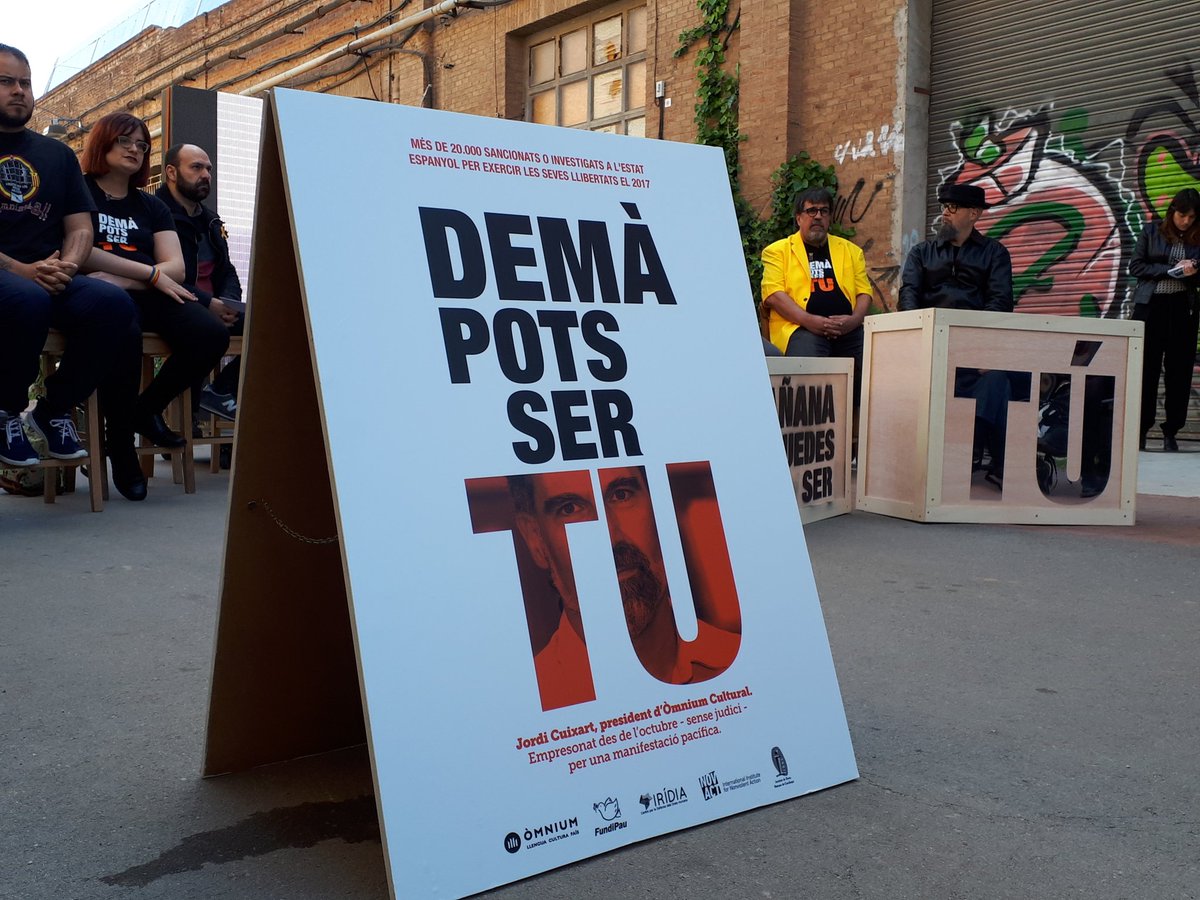 omnium's tweet photo. ✉️ @jcuixart: "Omplim de llum la foscor que ens empresona. Alcem la veu per recuperar el present i el futur."

#DemàPotsSerTu https://t.co/qYp3gdELfK