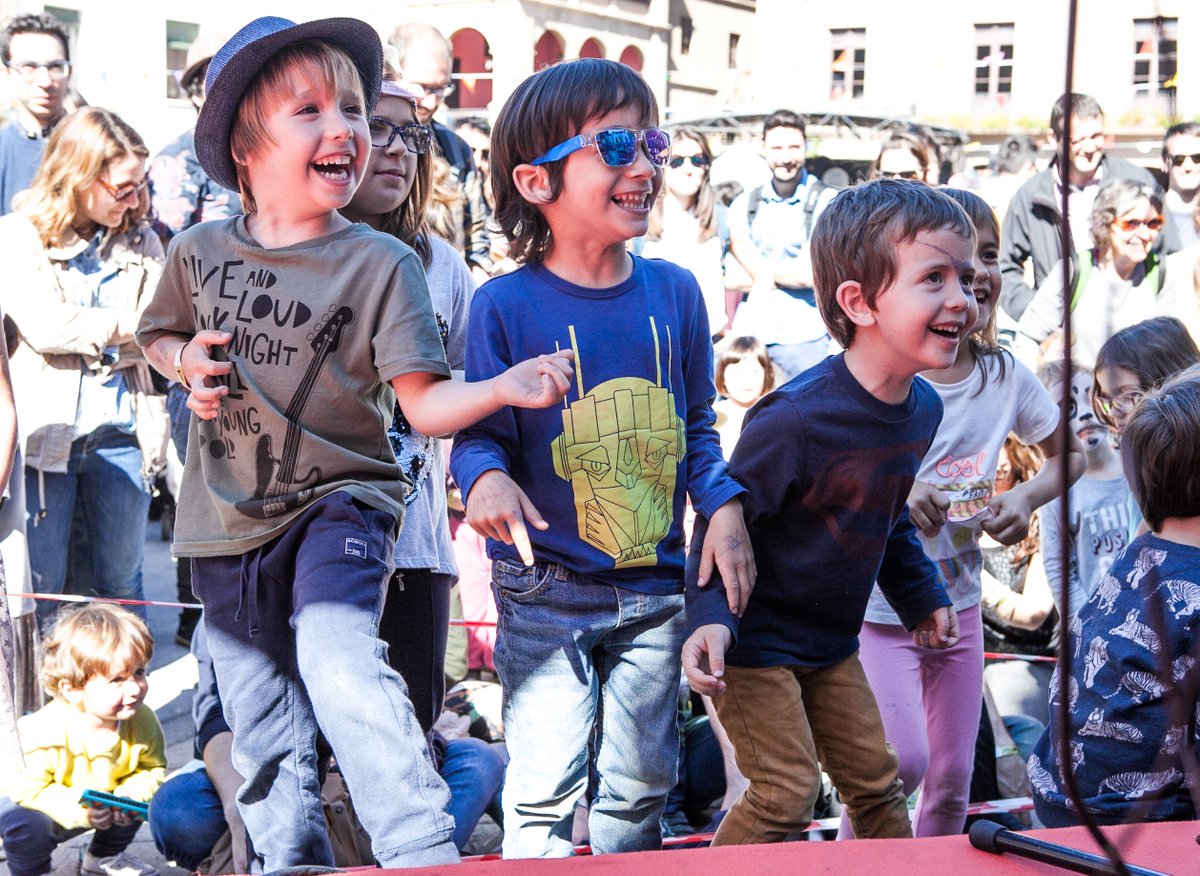 Faltan 16 días para ''el dia minimúsica''!! 😍🎉🎶🤘 Solete, alegría y diversión en familia acompañados de la mejor música. ¿Ya tenéis vuestras entradas? #letthechildrenplay 🎸eldiaminimusica.com/barcelona