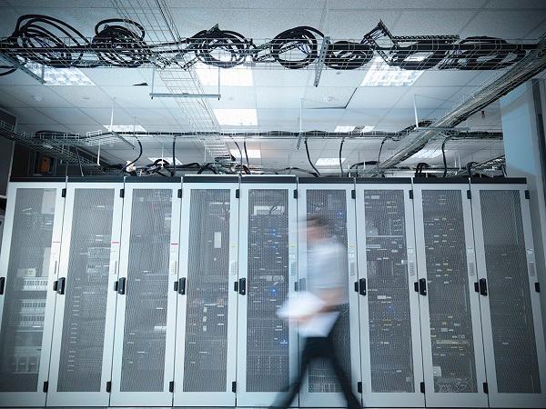SUSE_DACH's tweet photo. Melden Sie sich an zur Storage & Data Analytics Technology Conference 2018 am 10.4. in #Hamburg und treffen Sie das gemeinsame Expertenteam von @suse_dach @ThomasKrennAG und @PriantoGmbH um mehr über @SUSE Enterprise Storage zu erfahren #StorageTC https://t.co/05ISaN5shB https://t.co/KhtMUqGeA0