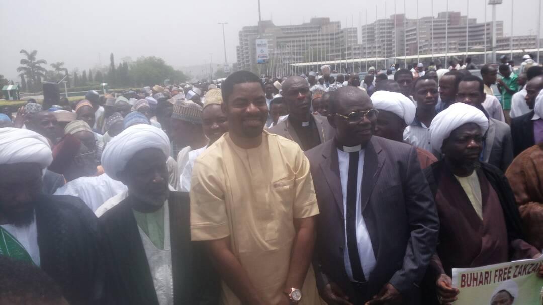 mustyy09's tweet photo. We will never negotiate with terrorists ( @MBuhari, @APCNigeria, @PoliceNG, @HQNigerianArmy, @ProfOsinbajo, @elrufai @GovUmarGanduje #LawalDaura, #Munguno, #DanAli,) obey court order #FreeZakzaky. @ELBINAWI @john_danfulani @MrAyeDee @realFFK @renoomokri @GarShehu @FemAdesina https://t.co/nI8AGhKBPl