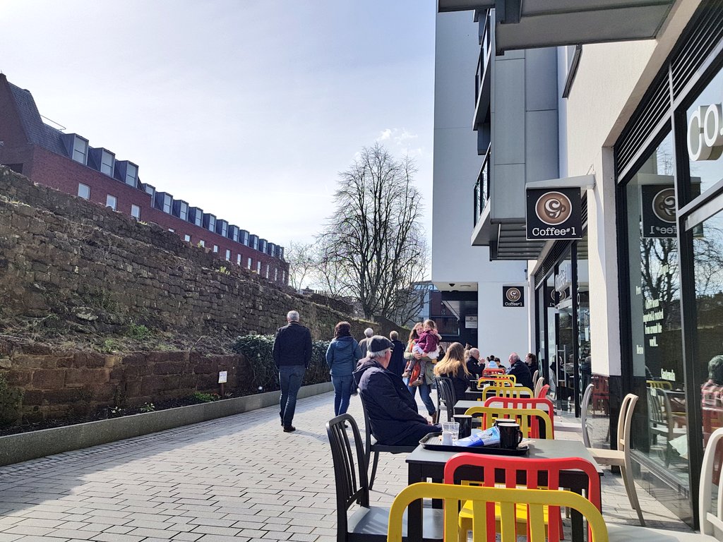 Lauren_Heath_PA's tweet image. Beautiful day today in #Exeter, just warm enough to sit outside for a #coffee at @coffeenumber1. Loving the umbrellas on the high street too! #ExploringExeter