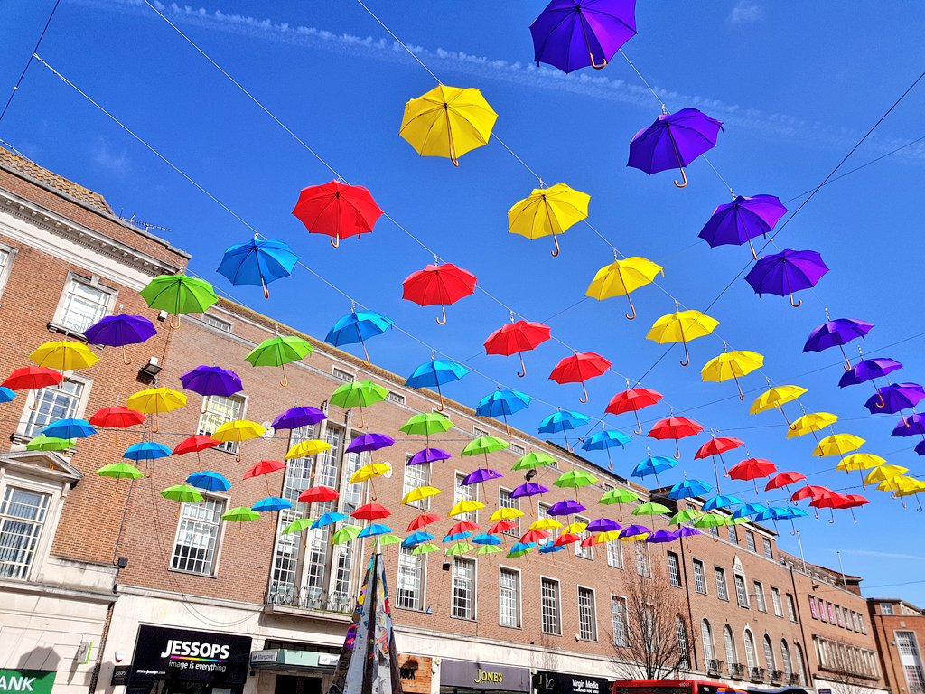 Lauren_Heath_PA's tweet image. Beautiful day today in #Exeter, just warm enough to sit outside for a #coffee at @coffeenumber1. Loving the umbrellas on the high street too! #ExploringExeter