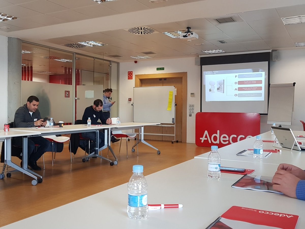 MatePuig's tweet photo. Curso para @Fujitsu_ES de Generadores de confianza en las oficinas de @adecco_es gracias a #fujitsurumbo2020 #apoloxi!! https://t.co/38nJF0tQ6r