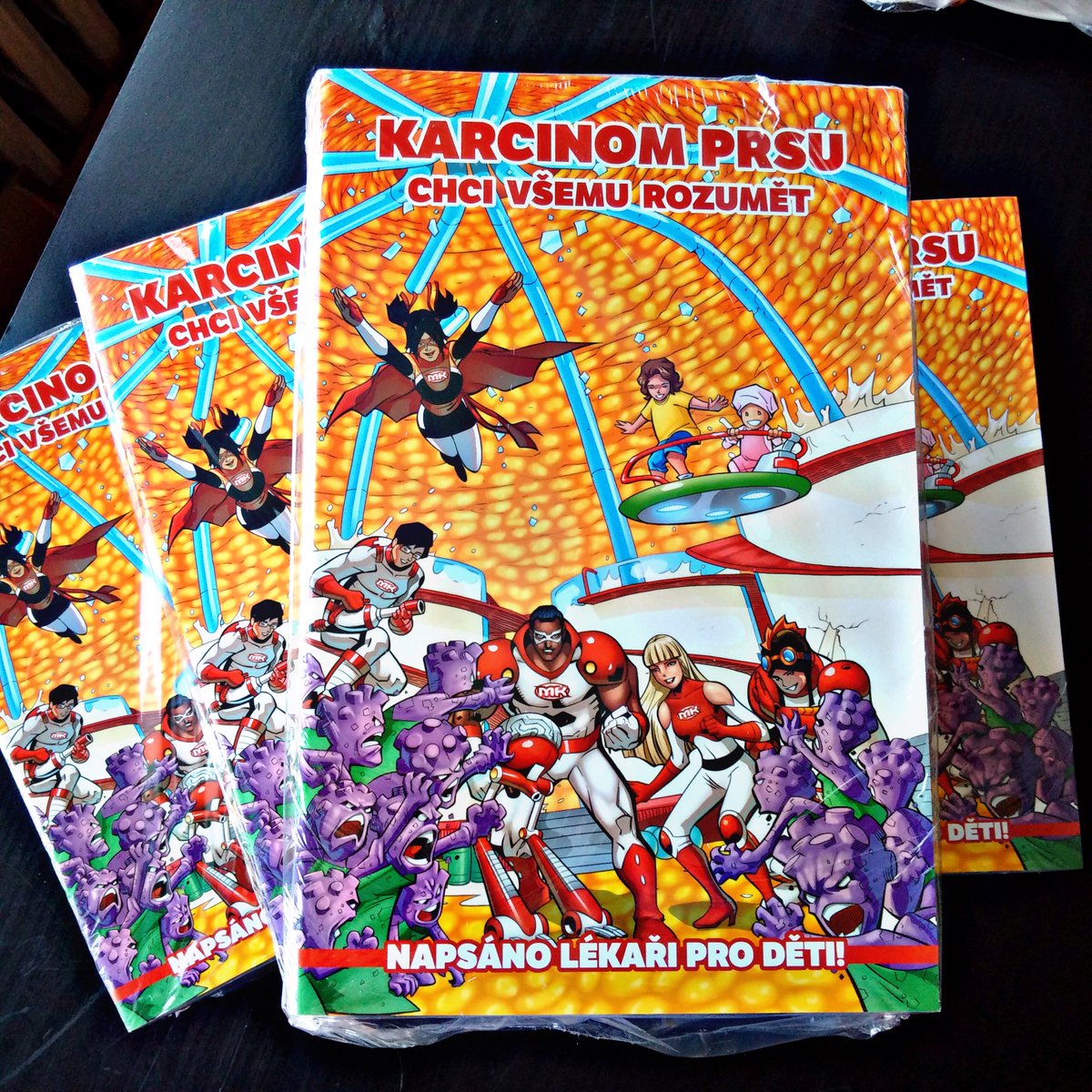 AliZenSRakPrsu's tweet photo. Komiks #medikidz Karcinom prsu-Chci všemu rozumět,jenž pomáhá rodičům vysvětlit v čem spočívá onemocnění jejich maminky (nemoc může ale postihnout i tatínky!) je již k dispozici na Alianci žen s rakovinou prsu, P3, Vinohradská 176 po předchozí telefonické domluvě. tel.222 733 733 https://t.co/NPvu1OqAUI