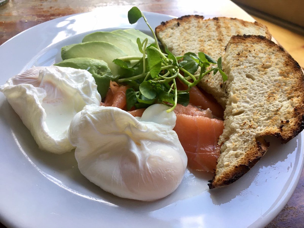 Konnigans's tweet photo. Glorious day ... delicious #lunchdeal ! 😊😍 #oldyorkroad #thetonsleys #sw18 #sw11 @NappyValleyNet @theindiehub_ @StJohnsHill @F45Training @eatWandsworth @MumsofWands https://t.co/LW0TFO1My9