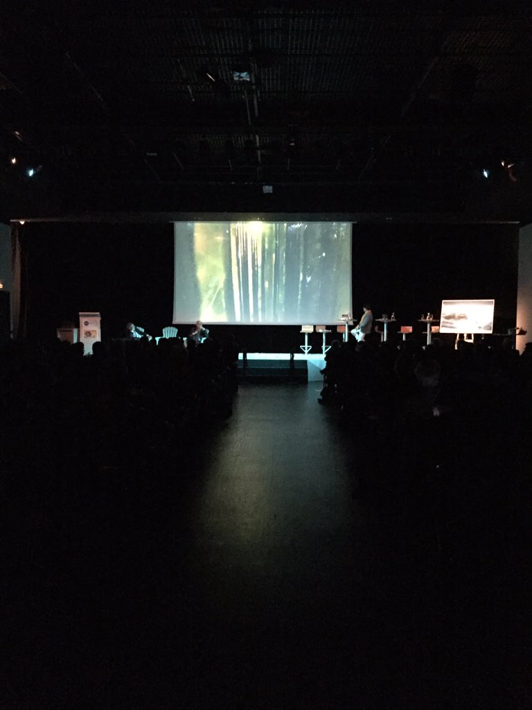 PoleMerBA's tweet photo. Bio inspiration avec la matière submarine et leur transformation avec la lumière par Yann Kersalé au Happy Live du #PMBA18 by @PoleMerBA https://t.co/DF8ATyayMK