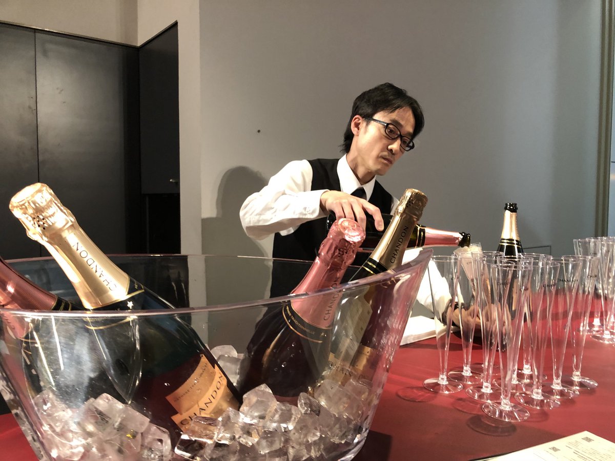 nobi's tweet photo. ���い！WOWが青山スパイラルを完全にジャックしてる！スパイラルホールまで https://t.co/vUKTlDGkic