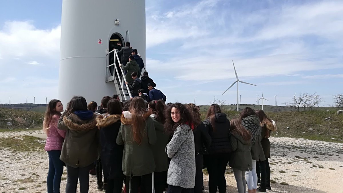 ERGnow's tweet photo. π¨βVai col Vento!β 2018 oggi con gli studenti π©π»βππ¨βππ©πΌβπdella media di Molinara e sul nostro #parcoeolico di Baselice #Benevento #Campania #vcv18 #educazioneambientale #WindEnergy https://t.co/pYQOuzSfGx