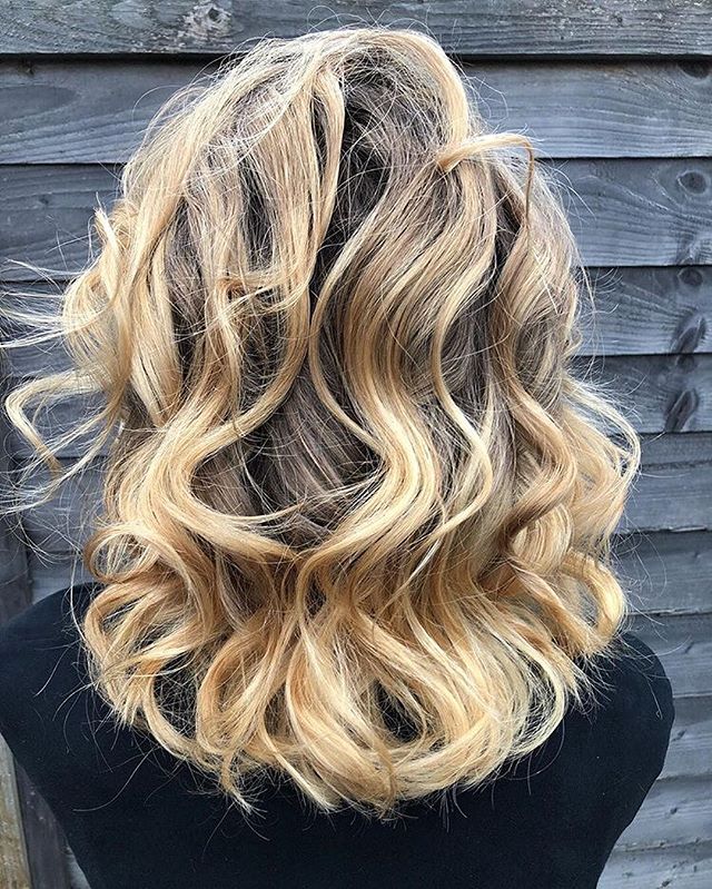 hottoolsprouk's tweet photo. Today’s #CurlBarCurls have been created by the brilliant @johnhendersonx - a beautiful glam look that shows the balayage to perfection!
#hotlooks #curlbar #hottoolscurlbar #hottoolsproeu #curls #curlingiron #limitlesslooks #hottoolssalons #24k #goldcurlingirons https://t.co/0z9G4J4xYL