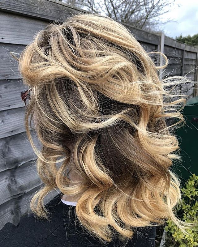 hottoolsprouk's tweet photo. Today’s #CurlBarCurls have been created by the brilliant @johnhendersonx - a beautiful glam look that shows the balayage to perfection!
#hotlooks #curlbar #hottoolscurlbar #hottoolsproeu #curls #curlingiron #limitlesslooks #hottoolssalons #24k #goldcurlingirons https://t.co/0z9G4J4xYL