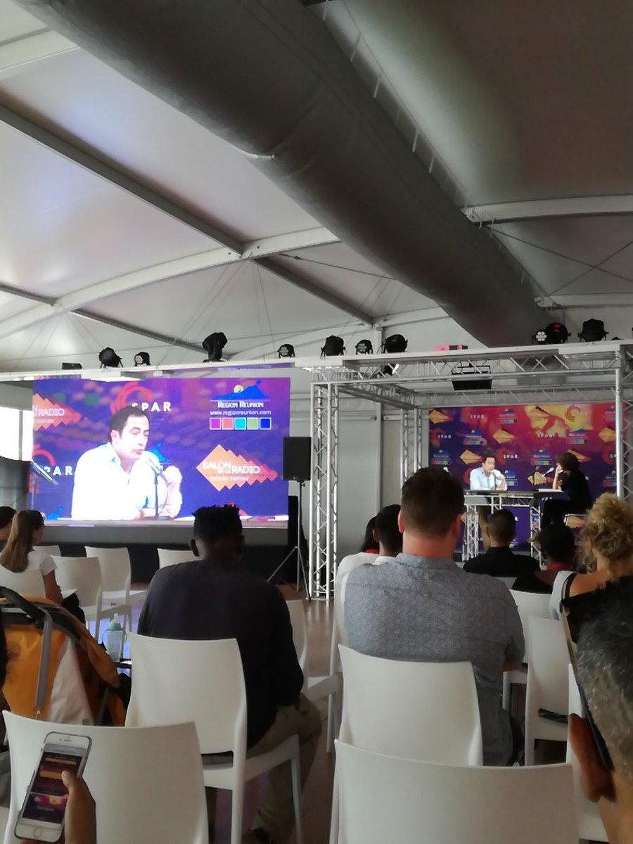 MicallefNico's tweet photo. 3ème salon de la Radio et de la convergence numérique. Échange avec Mathieu Desrez, TF1-publicité Radio https://t.co/e1fQFpOEZ2