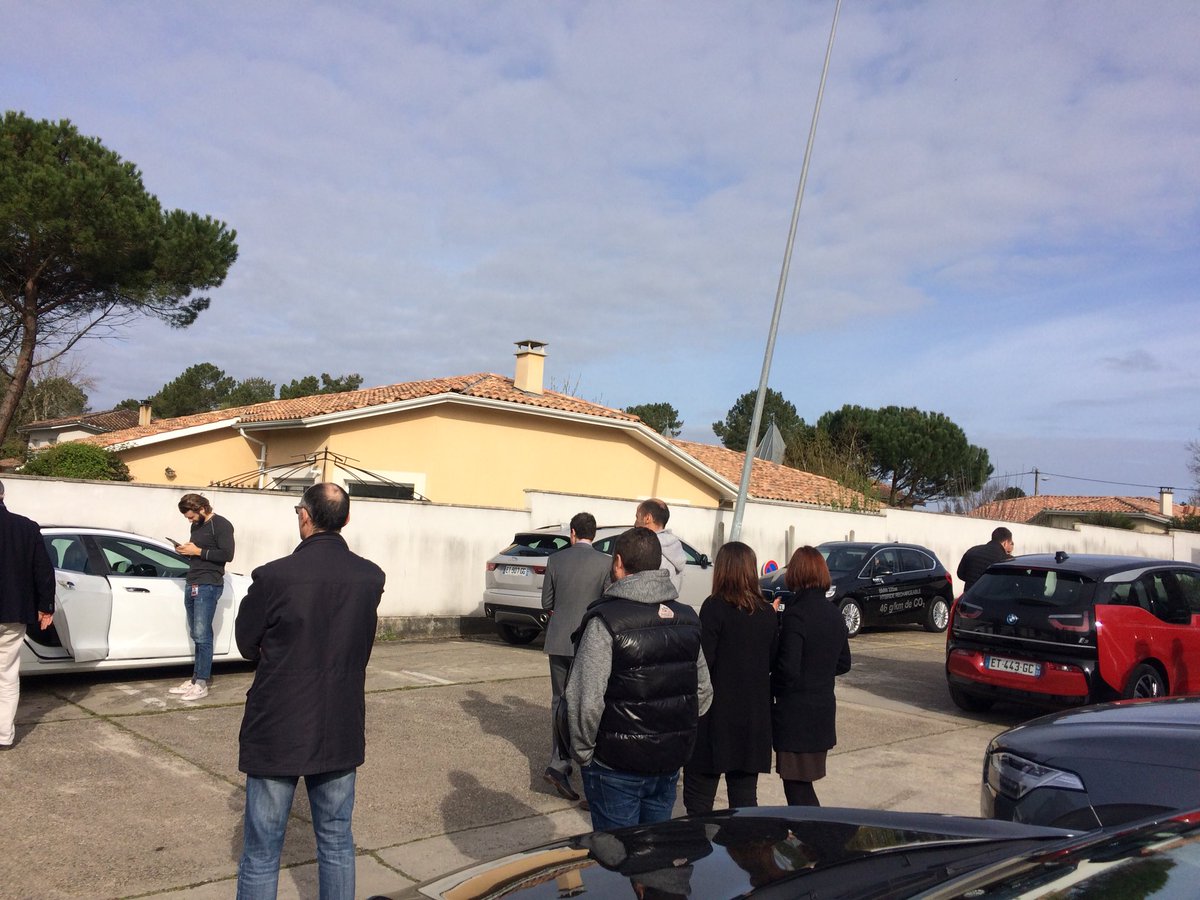 Barascou1's tweet photo. Matinée de plaisir partagée avec nos clients amateurs de véhicules d’exception, en partenariat avec Arval ! Merci à nos clients d’avoir partagé ce moment avec nous ! #convivialité #echanges https://t.co/eukXSrO9Ah