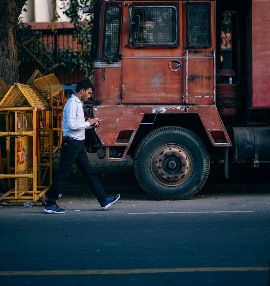 BUDDYGUARD_ID's tweet photo. Apa kamu tidak takut Hpmu dirampas orang jahat saat menggunakannya di pinggir jalan ?
Tetap waspada ya. Dan, jika kamu melihat kasus seperti itu, cepat bantu dia dan tekan "Report button" untuk meminta bantuan.
#PeopleHelpPeople
#IndonesiaLebihAman
#BuddyGuard
#ReportButton https://t.co/X42JZURvjM
