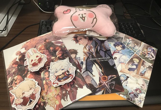 セミさん()からのプレゼント届きましたー絵また上手くなりましたね!そしてまさかのサプライズ...虫麻呂先生の新刊!!アタイさんとルシとアルベールもかわいいwwホントにありがとうございました!! 