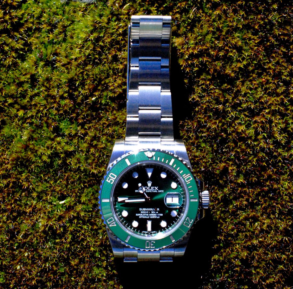 VulcanStraps's tweet photo. A beautiful day for a shot of the Rolex Submariner. I think the 116610LV is a love it or hate it watch, but I love it, how about you? 
. . . .
.
#vulcanstraps #summerwatch #watchfam #watchesofig #vulcanstraps #watchesofinstagram #watches #rolexstraps #strapsaturday #hodinkee https://t.co/2IggZeHKDn