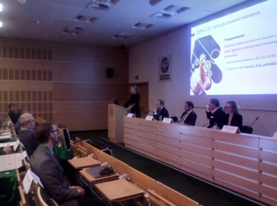 CYFRA_GOV_PL's tweet photo. Dziś jesteśmy na Konferencji Partnerskich Stacji Kontroli Pojazdów DEKRA odbywającej się podczas Międzynarodowych Targów Poznańskich. Mówimy o CEPiK 2.0. https://t.co/QDy7aqClAq
