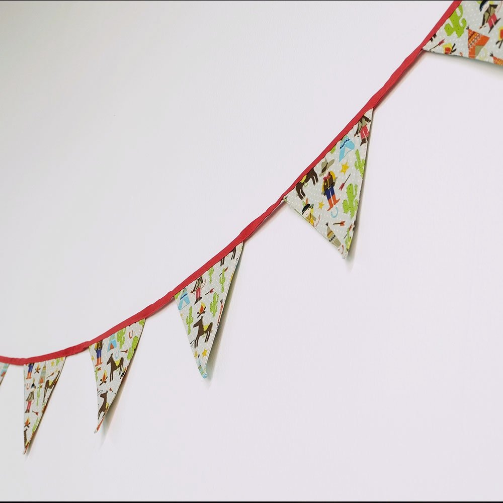 Croutique's tweet photo. Decorate your little man's room with a cowboy &amp; Indian fabric bunting 🎊🐴🚩
>> https://t.co/3FySwsDKHe https://t.co/eYpxrODiLq