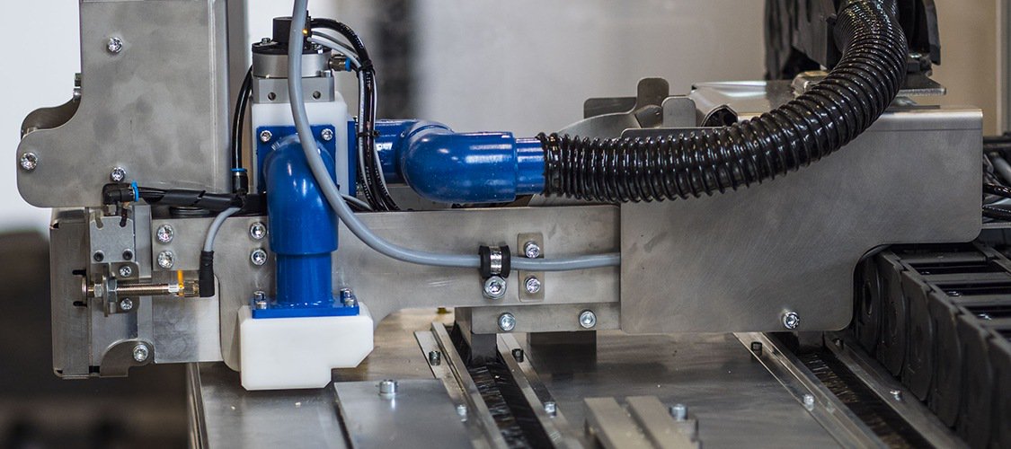 SSEB_BV's tweet photo. We bouwden een #speciaalmachine voor een van onze opdrachtgevers, die het opruwen van een rubberstrook (onderdeel van een rakel) Meer weten en een filmpje zien van deze speciaalmachine? 
https://t.co/wfOf7v7Pcg. https://t.co/FadbEFqvTY