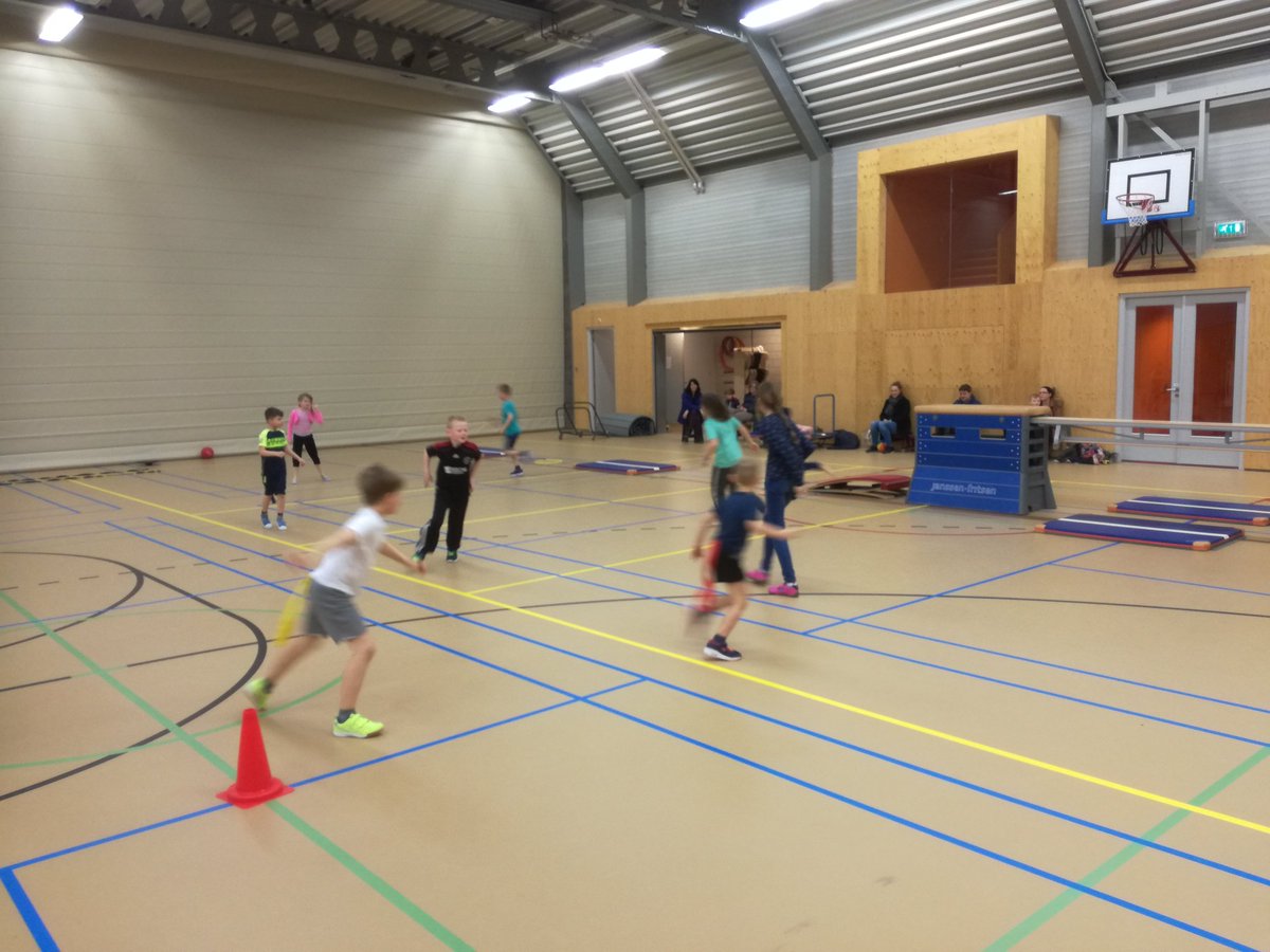 BSC_Dalfsen's tweet image. Vanmorgen werken aan #datrion #sports4kids #gezondeschool #koningsspelen s&apos;middags begeleiden #statushouders bij een sport naar keuze en als toetje: GymXtra-party! #geendaghetzelfde #lovethisjob