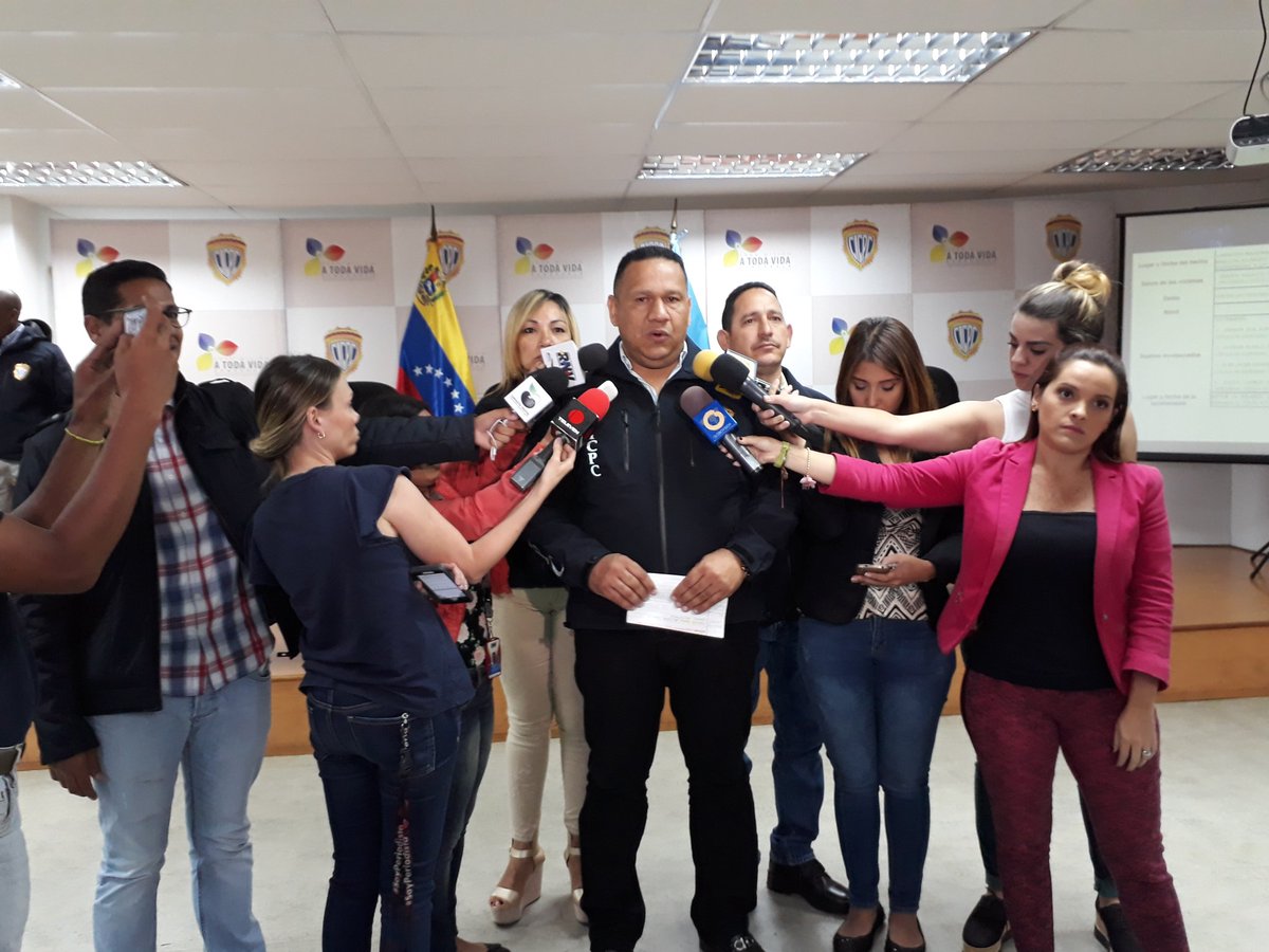En este caso resultaron detenidas cuatro personas que se encuentran involucradas en el Homicidio de Umberto Micalizzi, motociclista del Club motero BMW Caracas #Cicpc <a href="/DouglasRicoVzla/">Douglas Rico</a> #Seguridad #Venezuela <a href="/PRENSACICPC/">PRENSA CICPC</a> <a href="/Cicpc046/">AREA CAPITAL</a> <a href="/Cicpc010/">Sub Dirección Cicpc</a> <a href="/MercyBracho1/">Com. Mercy Bracho</a>