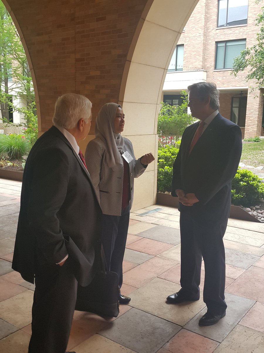 munajaffa's tweet photo. Honoured to be given opportunity for a conversation with #AustinCity Mayor Steve Adler on #SmartCities #SmartCityIskandarMalaysia and future network colloboration. https://t.co/9duTYSdAkL