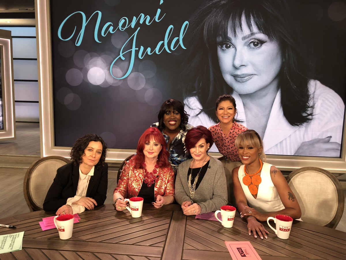 TheNaomiJudd's tweet photo. #TBT to getting to talk with these wonderful women about my book, River of Time! Thanks so much for having me @TheTalkCBS https://t.co/EHJYg9KnLa