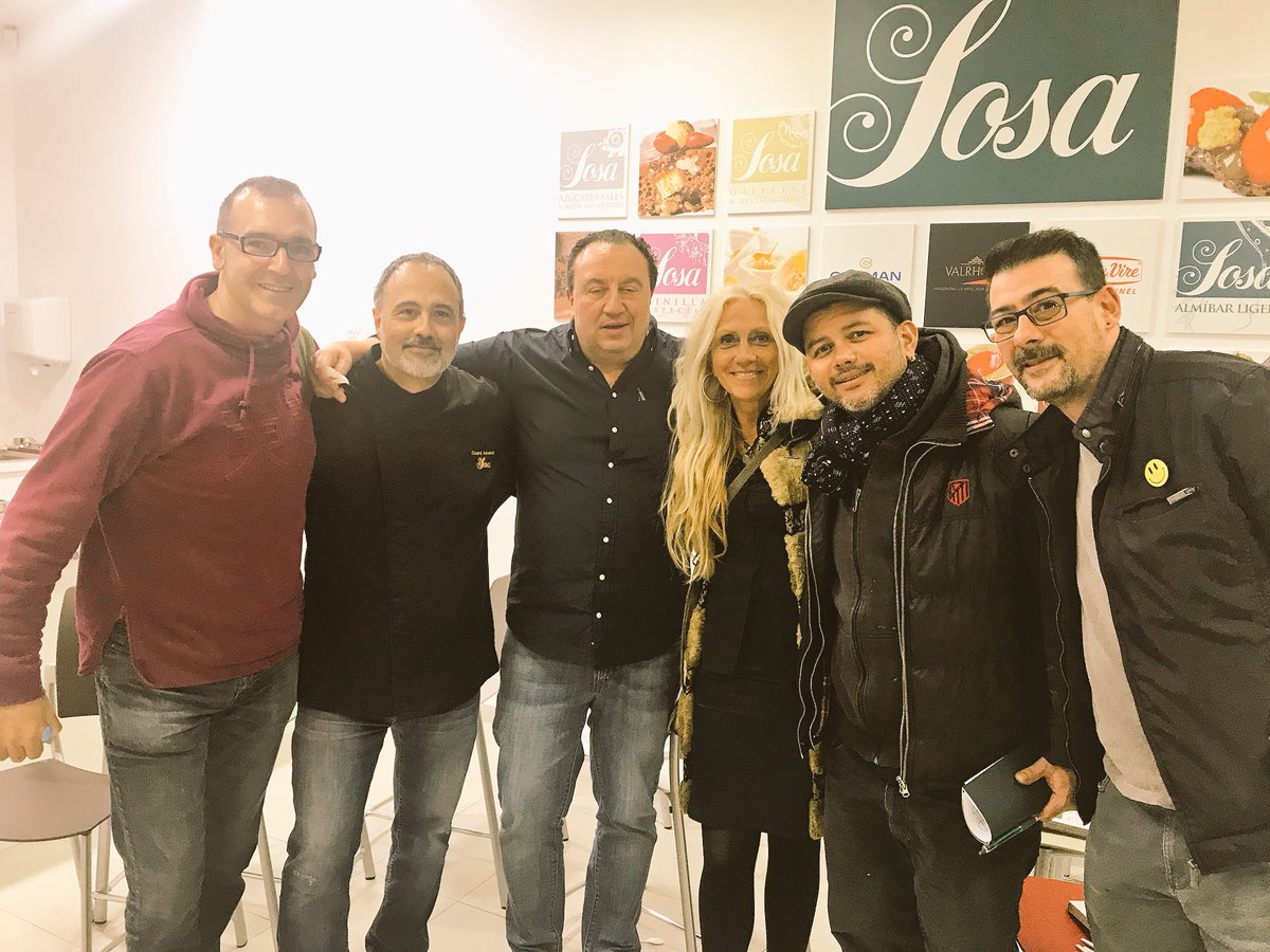 SastrePaco's tweet photo. Vaya día ayer !!! Nos lo queríamos perder !!! @NHCollectionEB @LuisBartolome7 @RociAlhambra  #Curso @SosaIngredients #DavidSosa #PostresDeRestaurante con #EduardAzuaza Cena con @zampatelmundo y #Blogueras 👏🏻😜 @jpijuann @colo_pilar @axamiladelaroca @Gastroactivity y...y....😜🔝 https://t.co/t0cdKzVq1Y