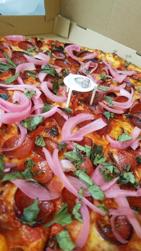 baileybanksandb's tweet image. You have a pizza my heart ❤️🍕

#howheasked #proposalstory 🦄 #unicornstor