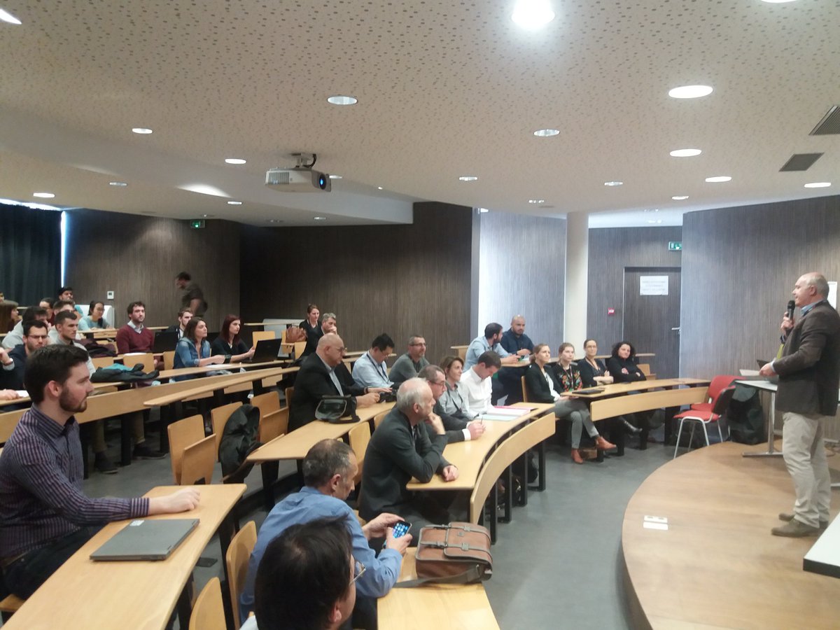 PilesLogistique's tweet photo. C'est parti! Accueil par le @PilesLogistique et présentation du sujet par @suez devant les étudiants du #challengelogconnect18 https://t.co/FkDmWkFNkB