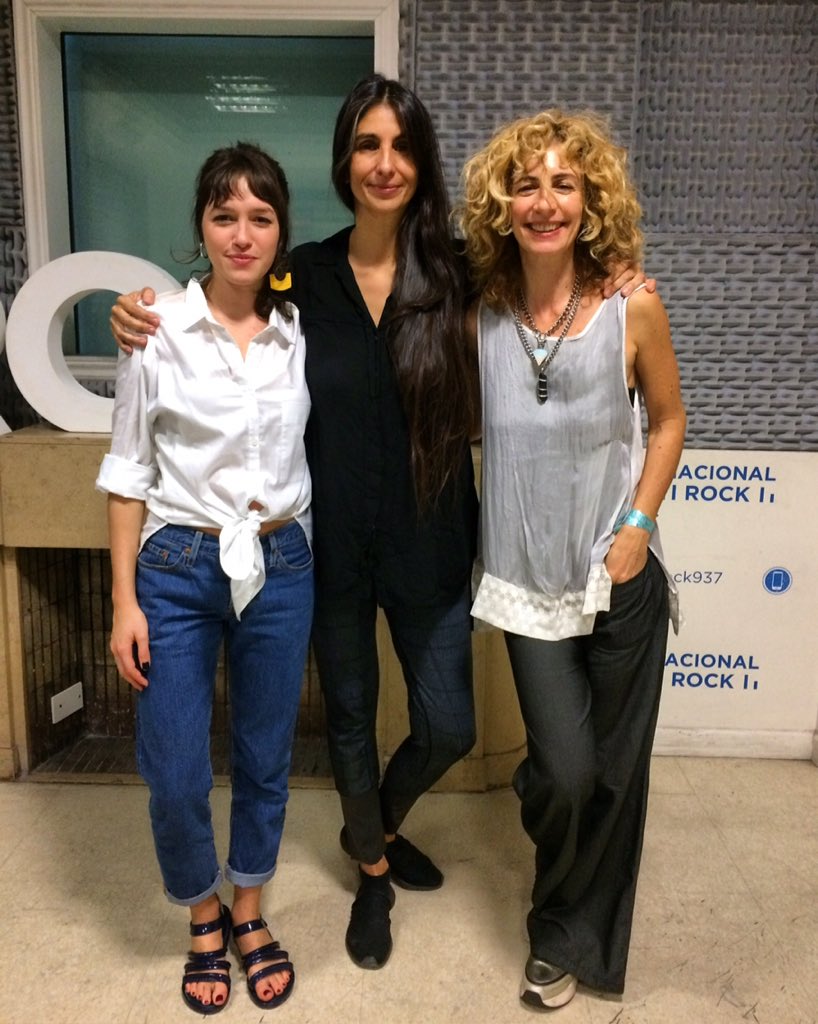NacionalRock937's tweet photo. Volvé a escuchar a @la_peleritti con @Candevetranok y @silvanasosto en @amiga937 https://t.co/2b1BeTrKZD … https://t.co/ZzZZ5ZoxBP