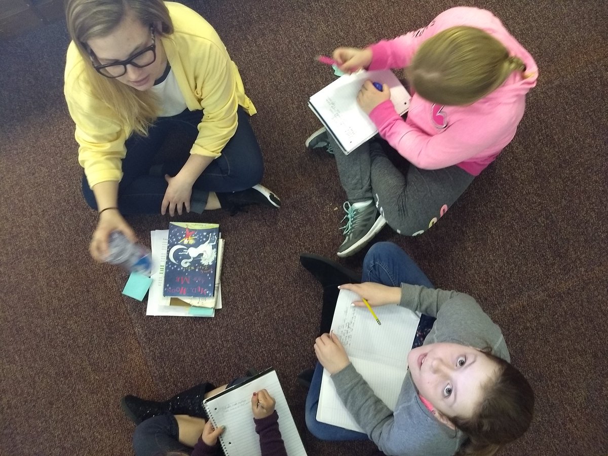 stpapp34's tweet photo. Popular people practicing poetry! Celebrating alliteration, couplets, and triplets with our UW-RF friends. #rfpride #rfsdlearns #poetry https://t.co/QfxU76AVkt