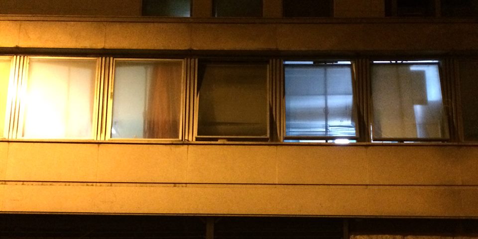 DinamoPress's tweet photo. Piazza Indipendenza: l’ultimo spenga la luce

8 mesi dopo lo sgombero le luci sono accese giorno e notte in un palazzo vuoto e spettrale, alla faccia delle "utenze abusive" per cui il fondo Fimit chiedeva lo sgombero

https://t.co/LrrdVpgmhO https://t.co/GivyTExd33