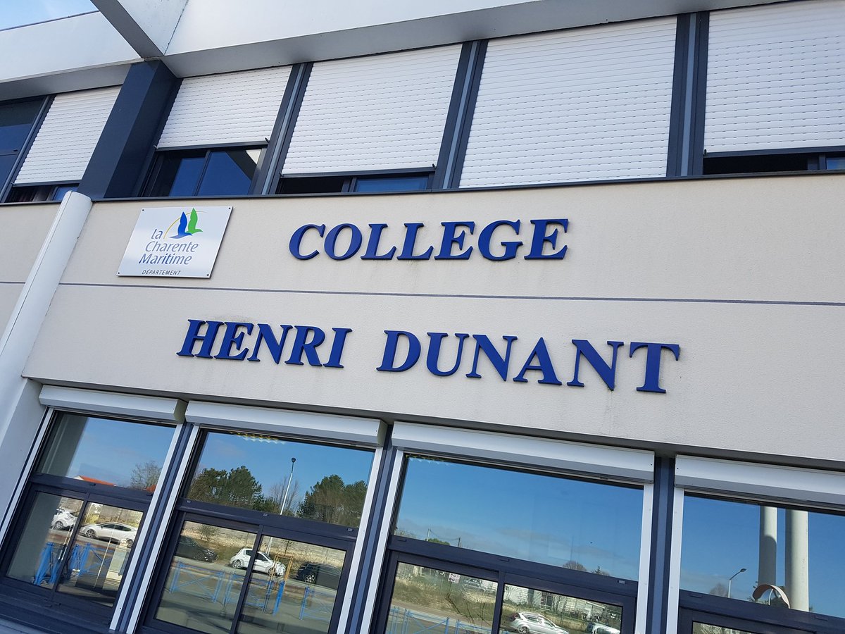 Dbussereau's tweet photo. Je suis au Collège Henri Dunant de Royan pour inaugurer l'exposition "Ambassadeurs du Marais de Pontaillac" réalisée par les jeunes de 6ème et leurs professeurs. https://t.co/WyiU9fKEXQ