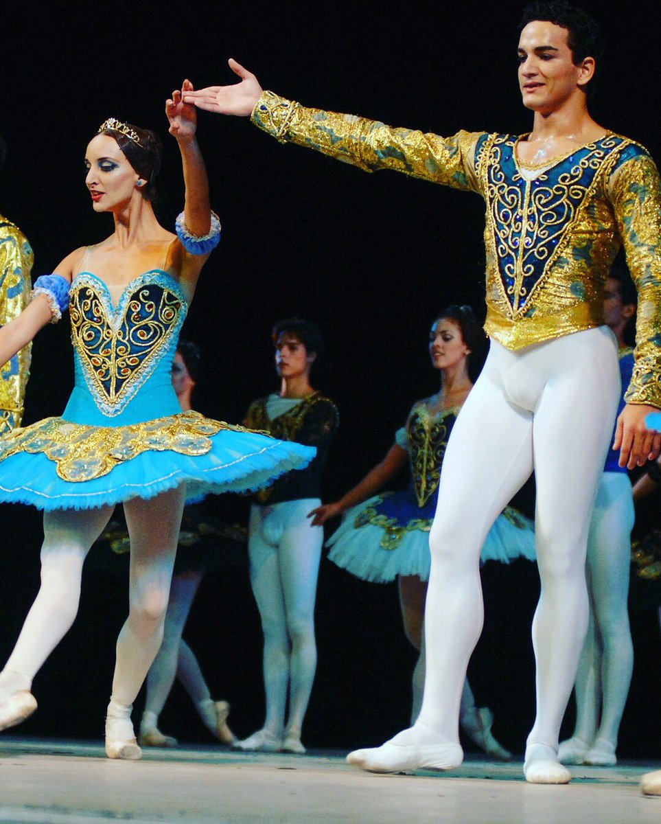 javierballet's tweet photo. #throuwbackthursday dancing #themeandvariations with the Cuban National Ballet. #Havana #cuba #cubanballet #javiertorresballet with the beautiful Annette Delgado and @sadaise81 #balanchine #balanchineballet https://t.co/0mNE3j3DsD