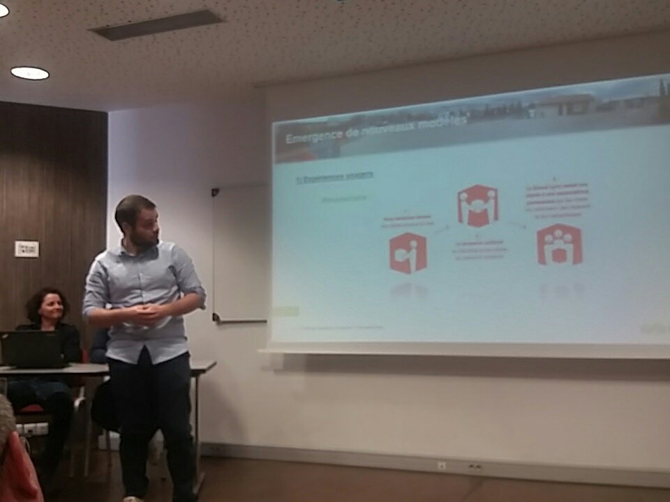 PilesLogistique's tweet photo. Flux usagers, in situ, Flux aval et réemploi d'objets, les 4 pistes de réflexion amenées par @suezFR pour le #challengelogconnect18 https://t.co/EmYvXLuS4Q