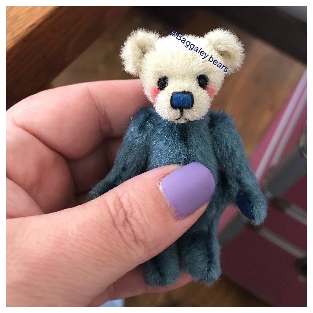 Baggaleybears's tweet photo. WIP.... little one I’m working on today 😊 #baggaleybears #artistbear #miniaturebear https://t.co/WBtpsHnqKp