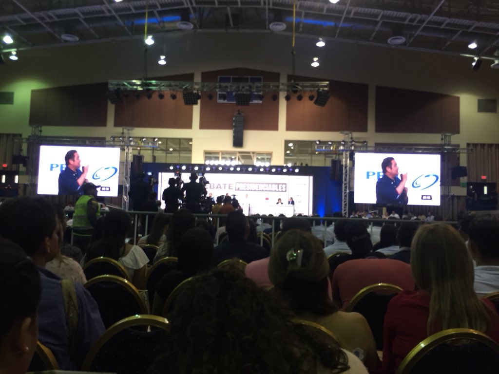 JimenezLorenna's tweet photo. #MejorVargasLleras el único que respondió la pregunta cómo era y mencionó las situaciones más preocupantes de nuestra región caribe, buscar soluciones y cumpliéndolas 👏🏽👏🏽 #MejorVargasLleras #DebatePresidencial https://t.co/sAg7VO1zzF