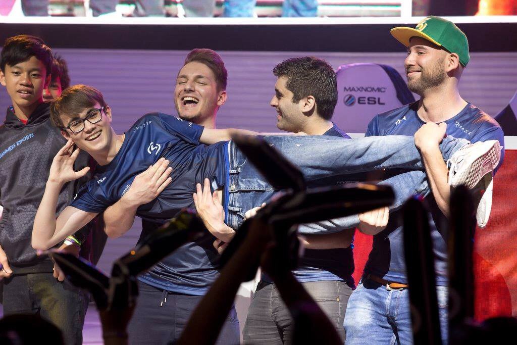 SKGaming's tweet photo. It's been a great ride but sadly today we bid @vainglory farewell. Thanks for the great memories!
https://t.co/e6L7lCMsNU
#RUNSKG #VAMOSSK #SKVG https://t.co/mJw8OEmK82