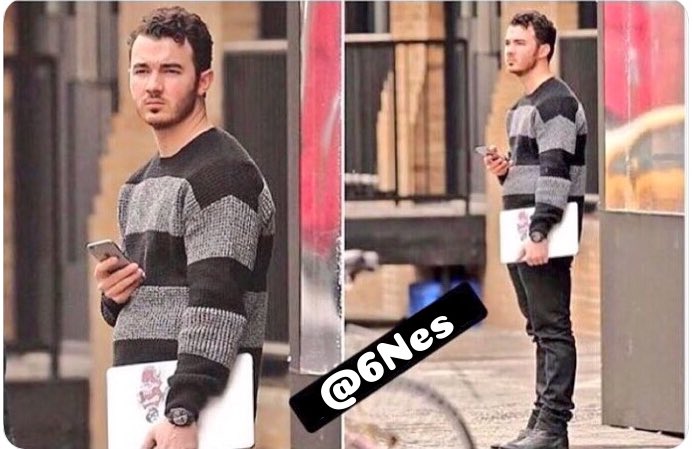 6Nes_'s tweet photo. Quand t’es dehors et que tu reçois un message : « je te vois » 😏🤣 https://t.co/Zx2VCVTM1I