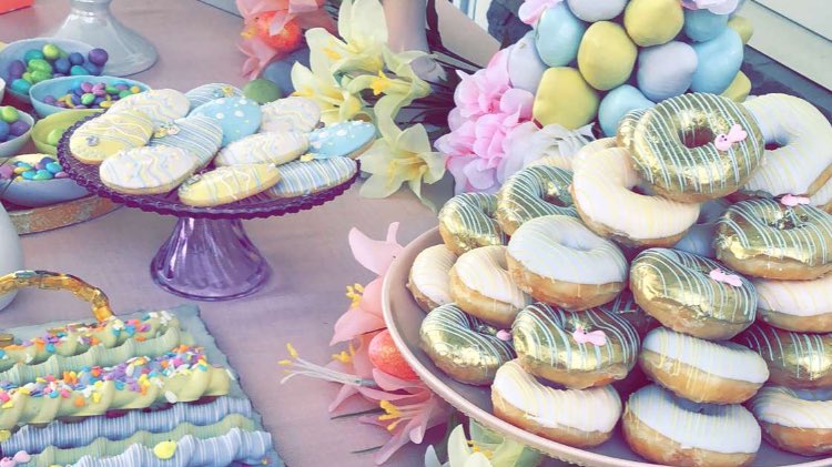 dish_houston's tweet photo. Spring is here 🌿🌸🍩💕
#springisintheair #SweetTreats https://t.co/2GK3fOdELH