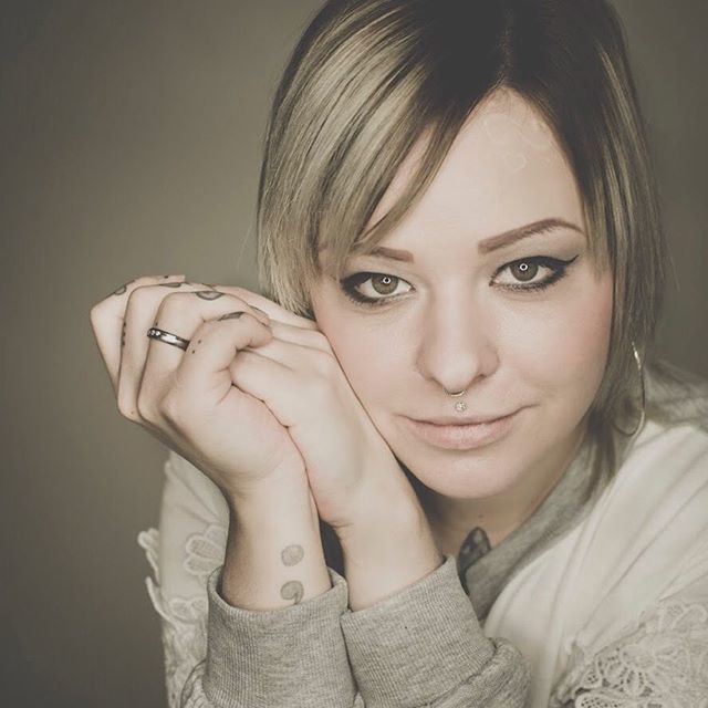 CaLupig's tweet photo. Model: @lu_schneidhaar 
#model #ringlicht #imstudio #zeitzumfotografieren #neuesprojekt #carolin #photography #carolinphotography #gotha #thüringen #nikon #ichfreumichdichzusehen #tattoo #piercing #immerwiederschön #niceday https://t.co/AzScAUJczz