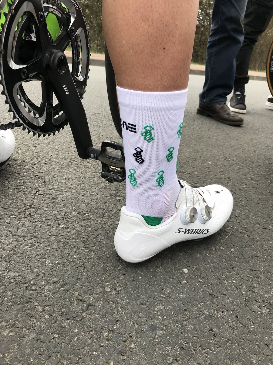 JuneCycling's tweet photo. June cycling, c’est aussi de la personnalisation comme ici avec le modèle cravate...
#junecycling #personnalisation #cyclisme #bike #wear #sock #french https://t.co/ABeqYo98pf