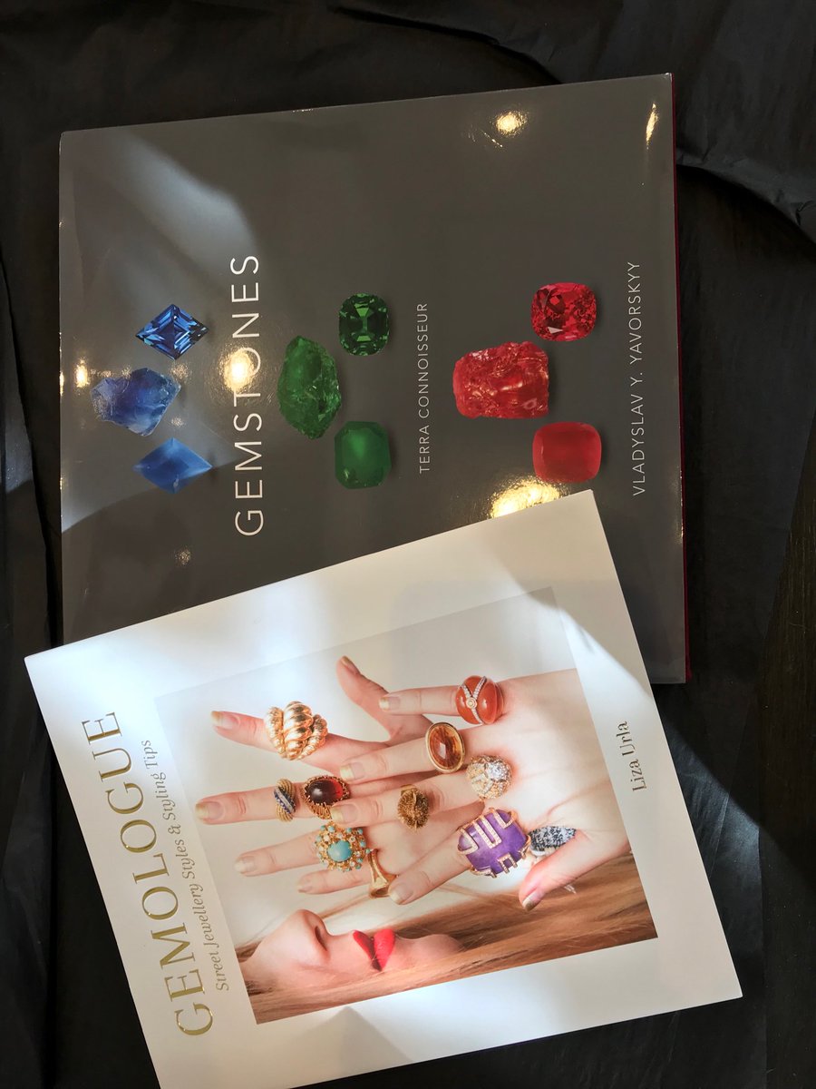 IndiaMahon's tweet photo. Bedtime reading ππ #gemologue #gemstones https://t.co/KWaMxUDE0M