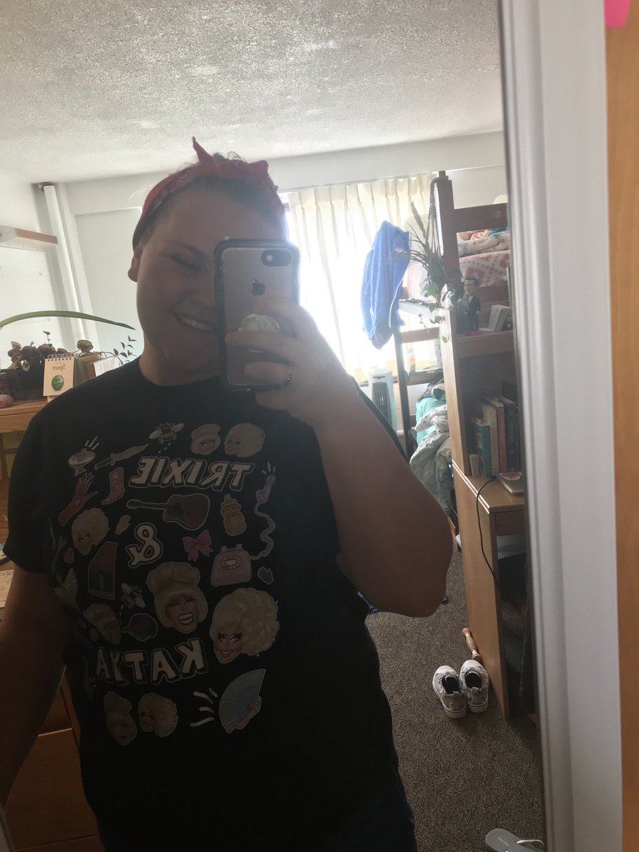 kaleymumma's tweet photo. Oh honey 🍯🐝  I love my new Trixie and Katya shirt, honey. https://t.co/gXnNP5aazW