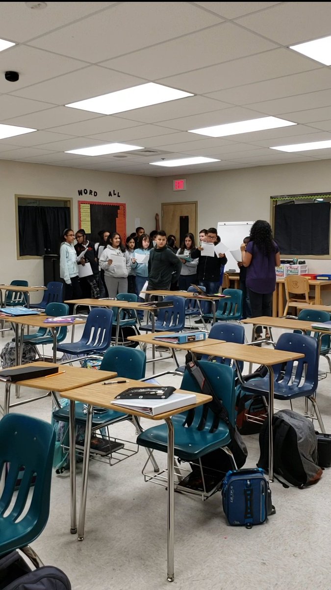 Glades_Literacy's tweet photo. Using the Four Corners strategy using FSA-style articles to cite evidence from text in Ms. Diaz's 6th grade ELA Cambridge class! #ABCD #proveyouranswer #findtheevidencefromtext #FSAcrunchtime @Glades_MS https://t.co/3GvQYC6WvE